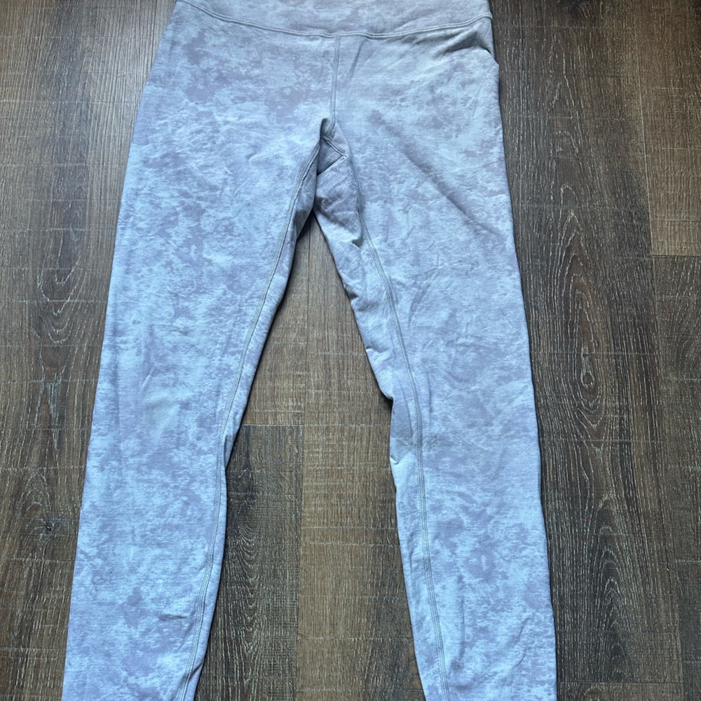 Lululemon Wonder Train High Rise Legging
25”
Size 8